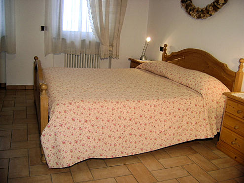 This is one of the rooms on the ground floor. On request, it is possible to add a third bed.